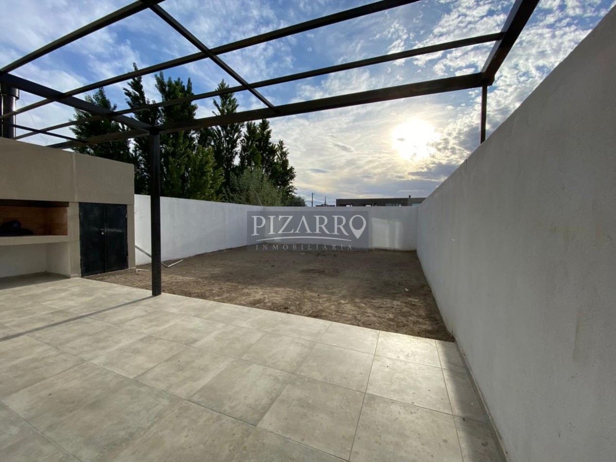 Venta Duplex tres dorm. patio y parrillaen zona Confluencia