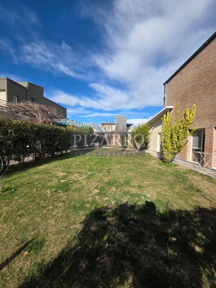 Casa en Barrio Privado La Zagala