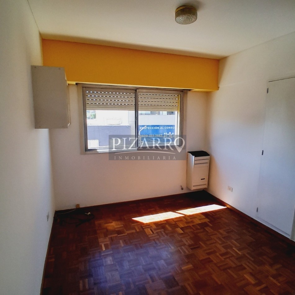 Venta Departamento tres dormitorios con lavadero centrico