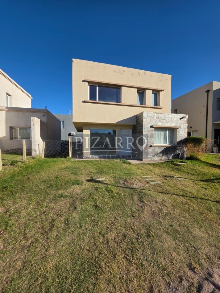 Duplex 4 Dormitorios - Barrio La Peregrina