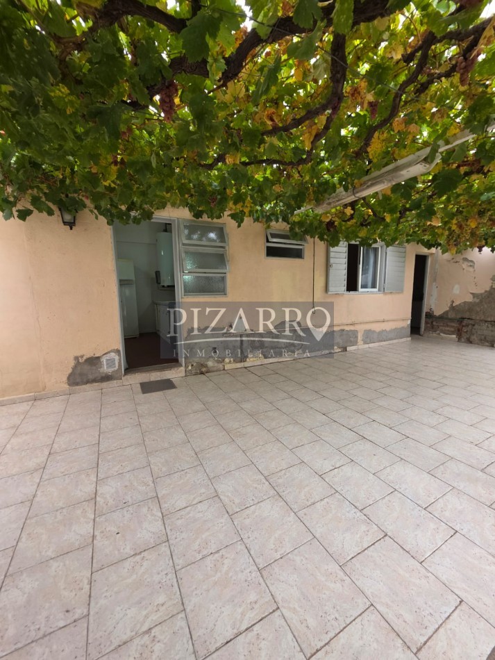 Casa Tres Dormitorios con Jardin y Garage - Barrio Melipal