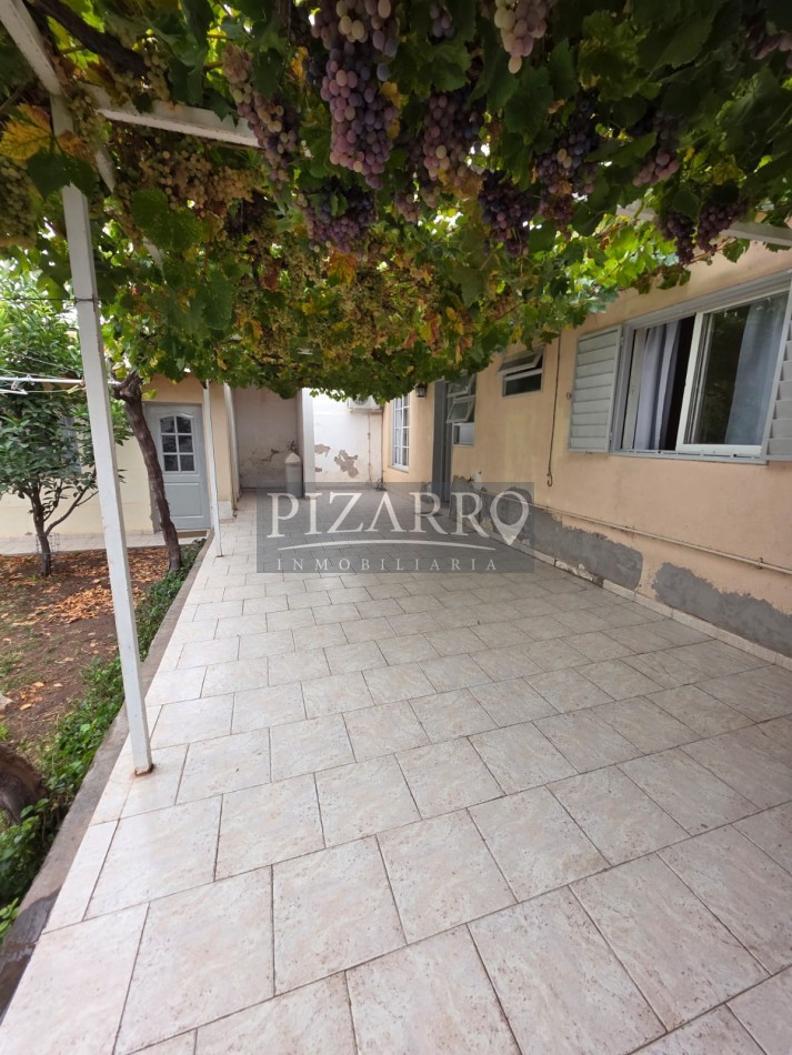 Casa Tres Dormitorios con Jardin y Garage - Barrio Melipal
