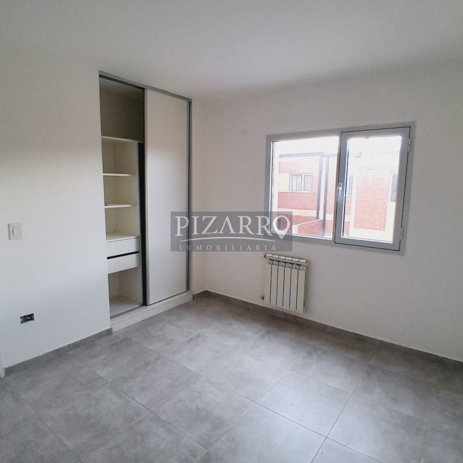 Duplex Tres Dorm. con Patio y Cochera, Barrio Canal V.