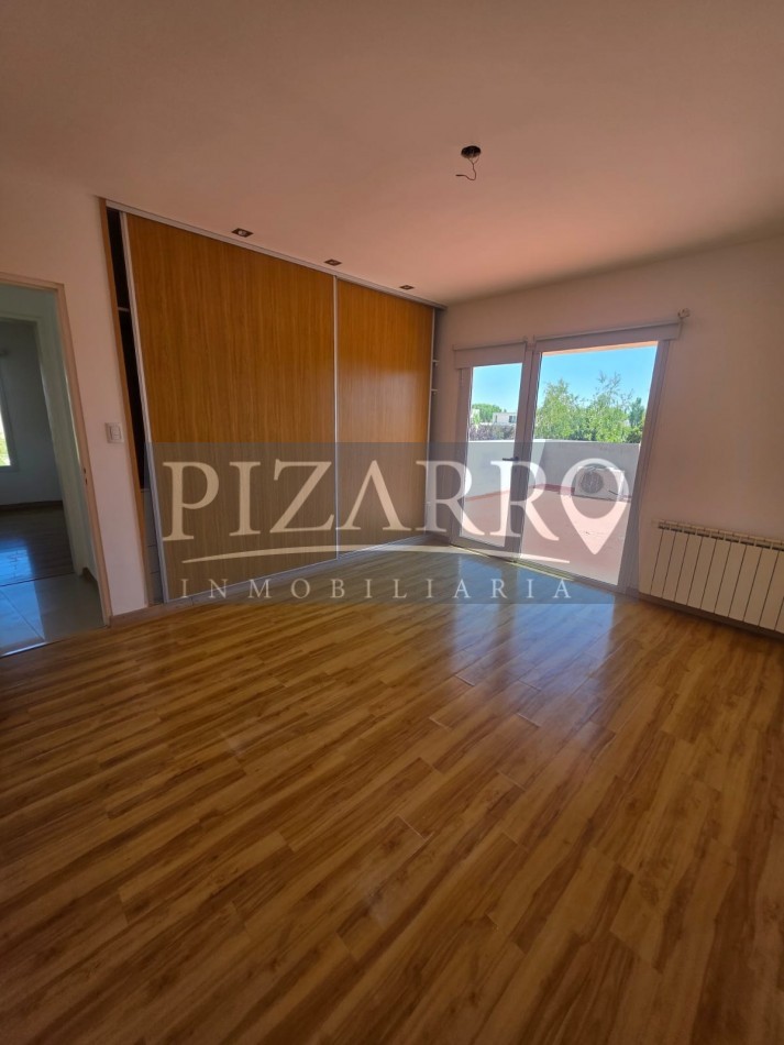 Venta Casa tres dorm. con piscina B° La Zagala - Apta credito