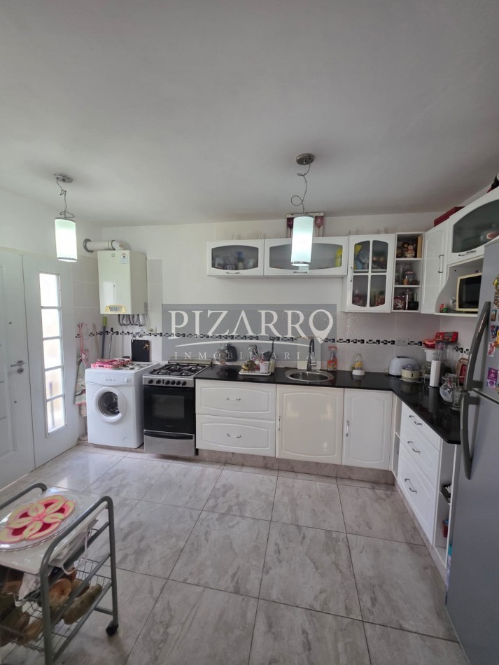 Duplex 4 Dormitorios - Barrio La Peregrina