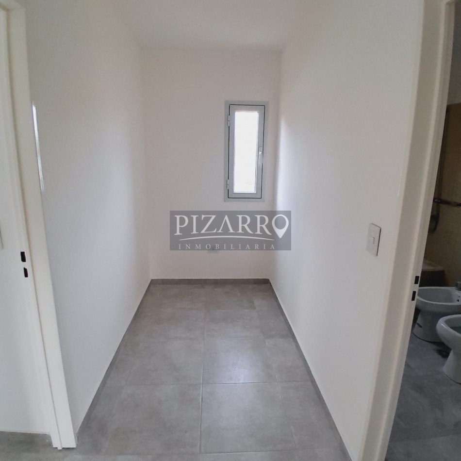 Duplex Tres Dorm. con Patio y Cochera, Barrio Canal V.