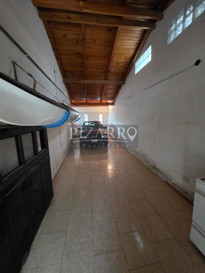 Casa Tres Dormitorios con Jardin y Garage - Barrio Melipal