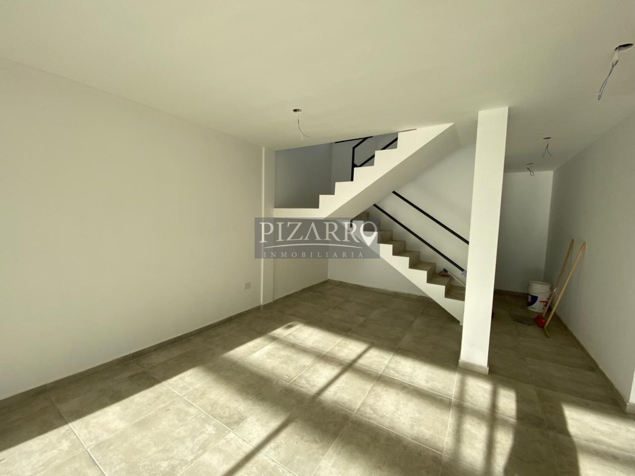 Venta Duplex tres dorm. patio y parrillaen zona Confluencia