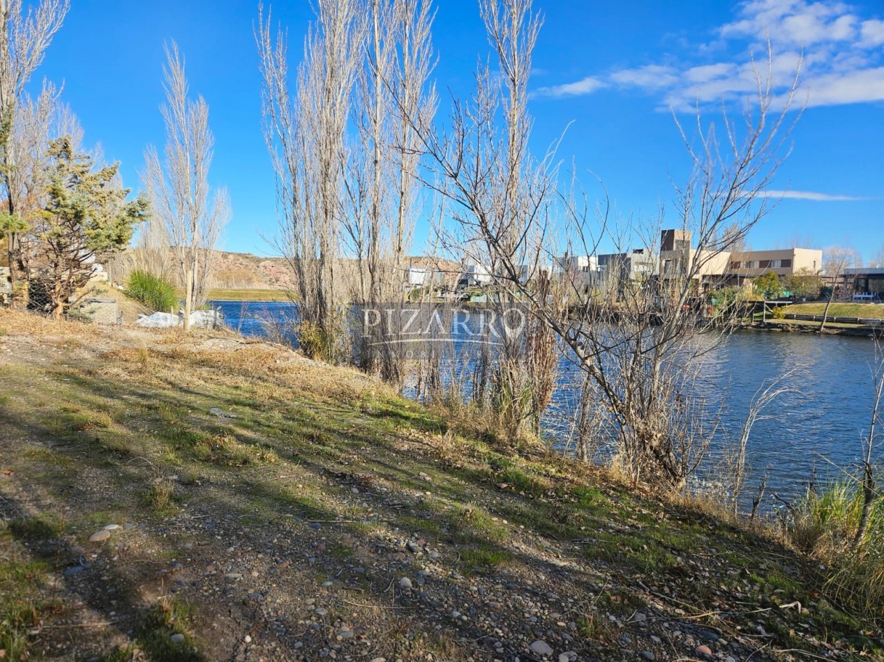 Espectacular Lote fondo de laguna Barrio Privado