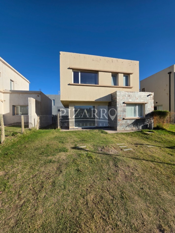 Duplex 4 Dormitorios - Barrio La Peregrina