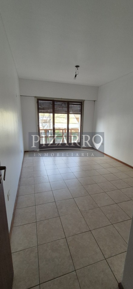 Alquiler Hermoso Triplex tres dorm. con cochera Centrico