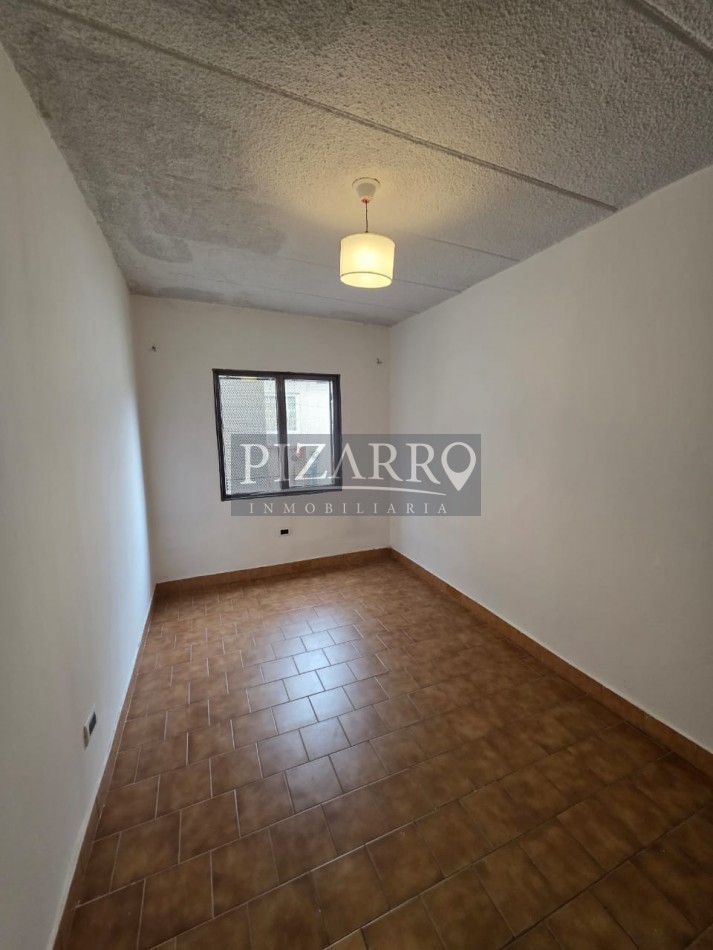 Casa tres dormitorios, Barrio Cumelen.