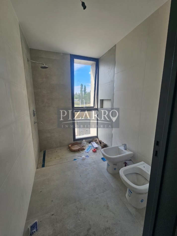 Venta Duplex Nivel Gerencial tres dormitorios zona Confluencia