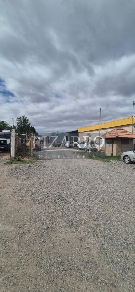 Galpon en alquiler 150m2 sobre Lastra al 3600