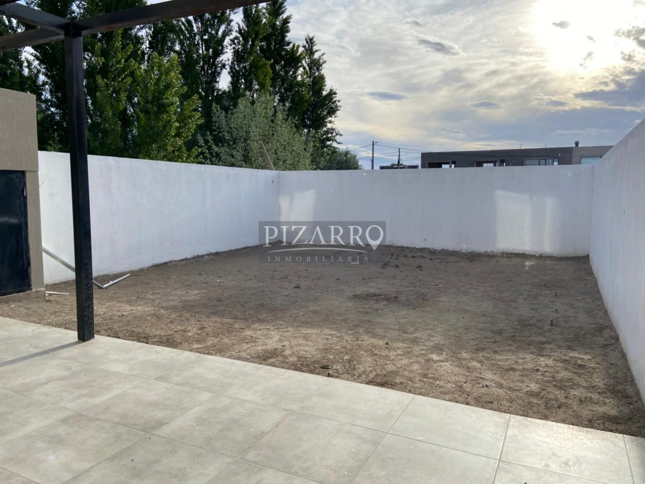 Venta Duplex tres dorm. patio y parrillaen zona Confluencia