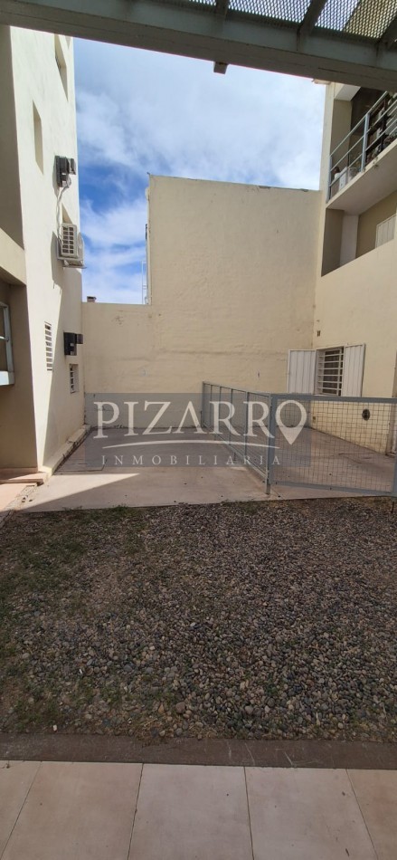 Departamento de un dormitorio - calle Roca 1856.