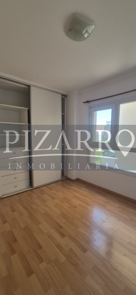 Amplio departamento con cochera y baulera