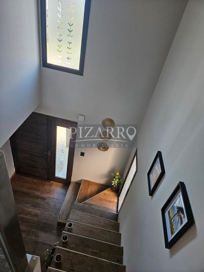 Duplex de 2 dormitorios + escritorio en B° La Peregrina