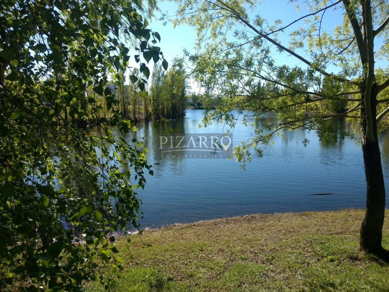 Espectacular Lote fondo de laguna Barrio Privado