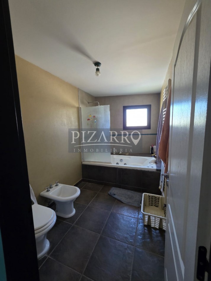 Venta Casa 4 dorm. Comahue Golf Club Neuquen - APTA CREDITO