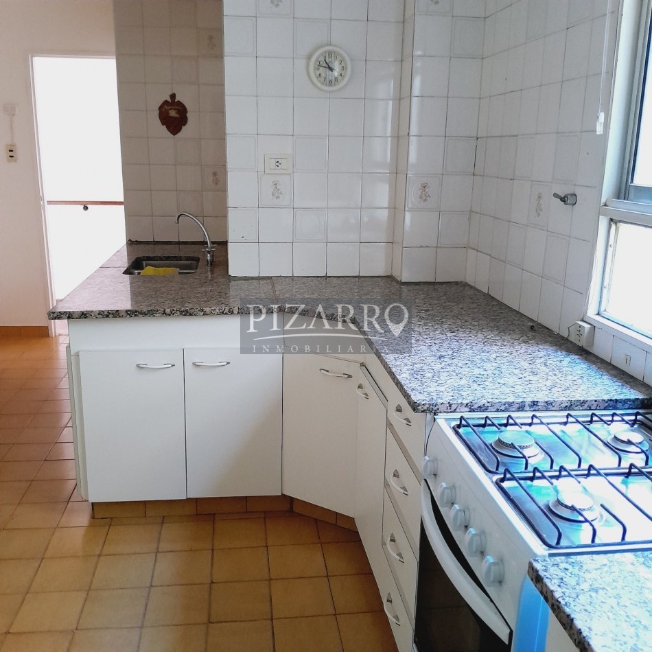 Venta Departamento tres dormitorios con lavadero centrico