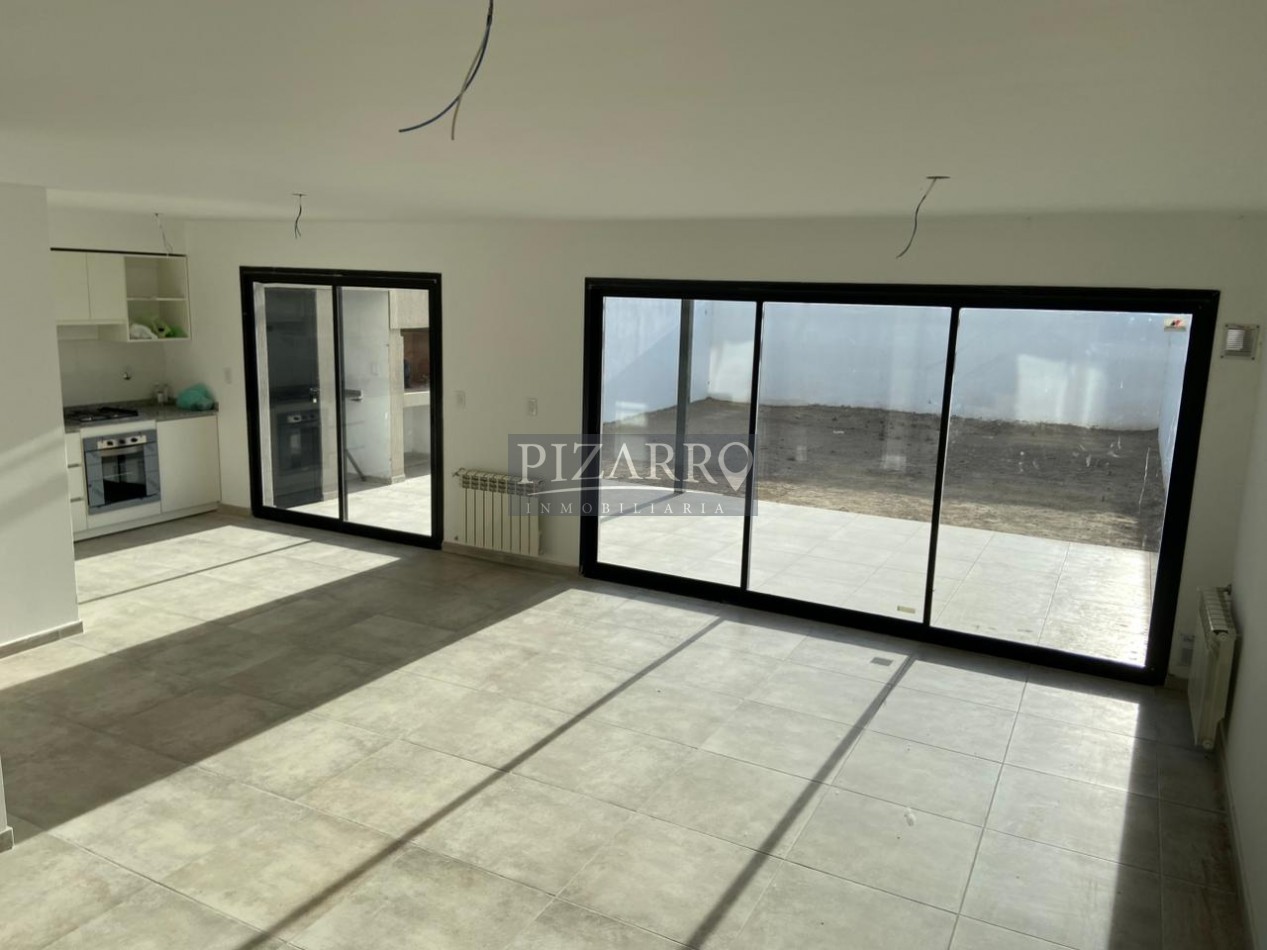 Venta Duplex tres dorm. patio y parrillaen zona Confluencia