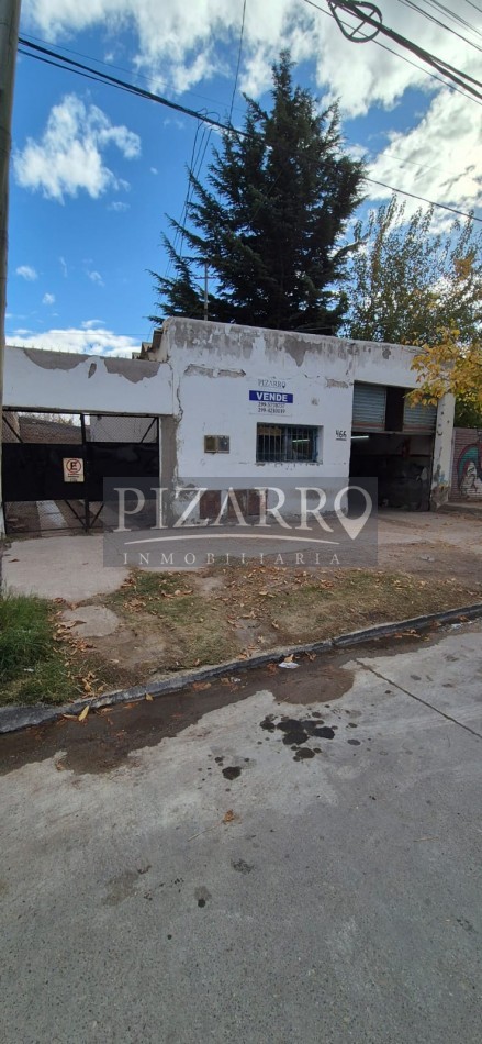 Lote con galpon y tres dptos (ideal inversion)