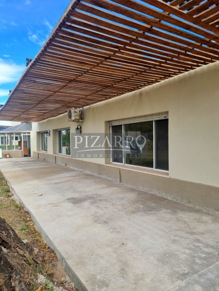 Alquiler Casa Una Planta en B° Privado El Vergel