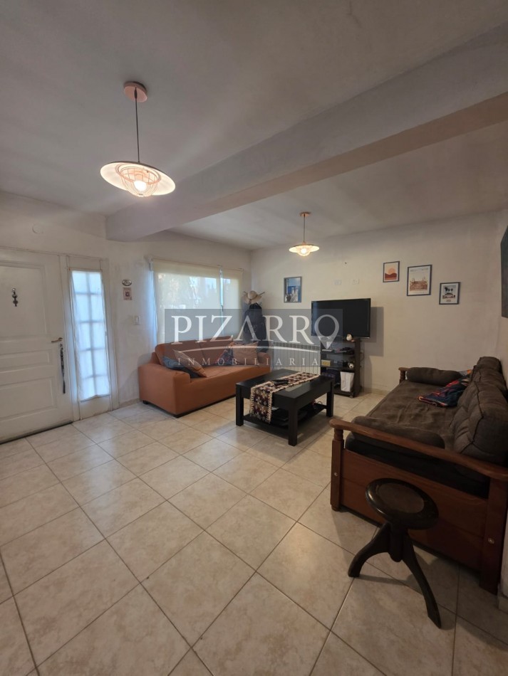 Hermosa Casa de 2 Dorm. en Barrio La Peregrina