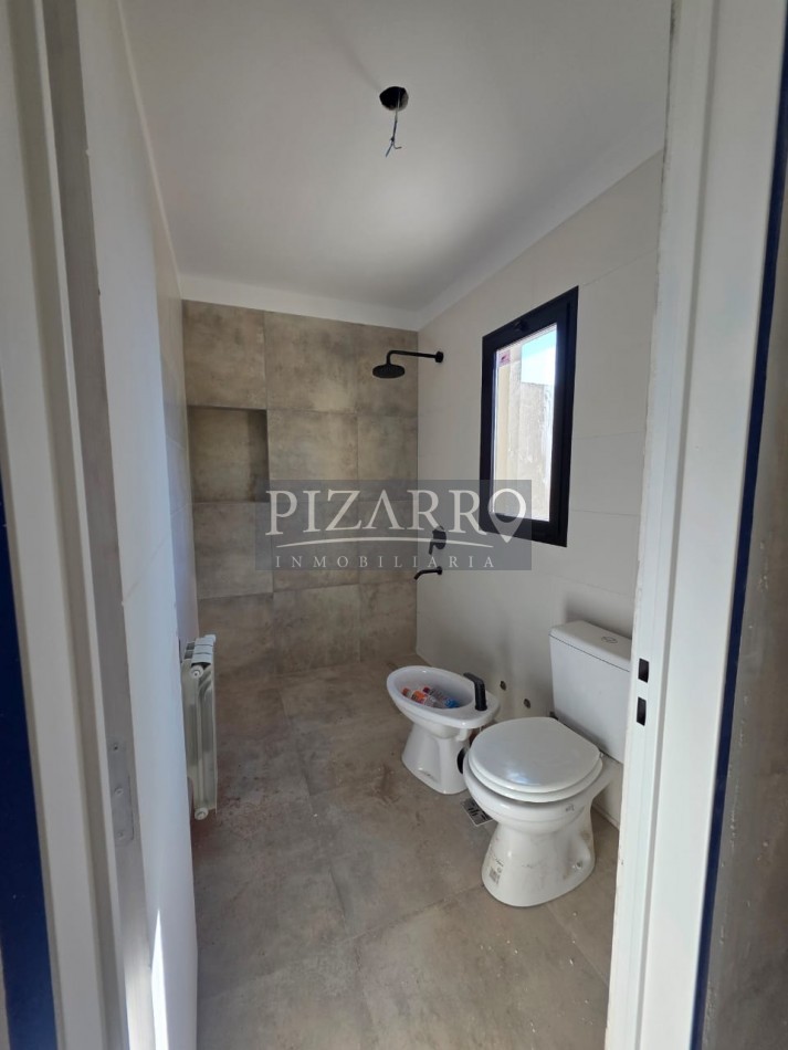 Venta Duplex tres dorm. patio y parrillaen zona Confluencia