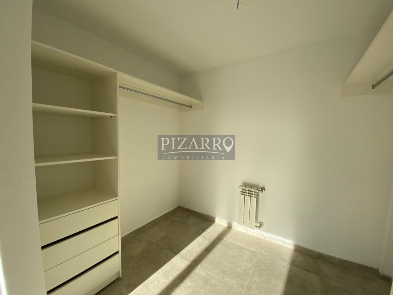 Venta Duplex tres dorm. patio y parrillaen zona Confluencia