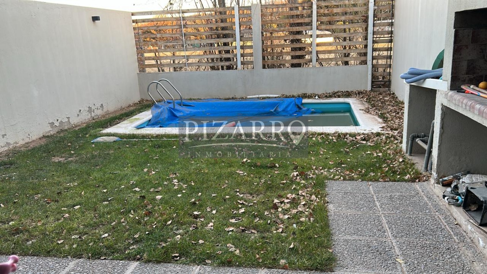 Duplex Tres Dormitorios, Barrio Tierra Mansa, Centenario.