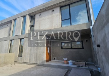 Venta Duplex Nivel Gerencial tres dormitorios zona Confluencia