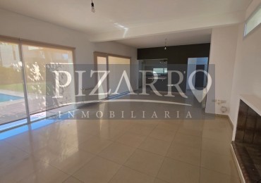 Venta Casa tres dorm. con piscina B° La Zagala