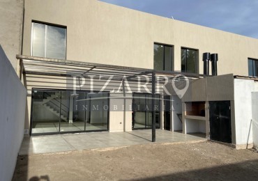 Venta Duplex tres dorm. patio y parrillaen zona Confluencia