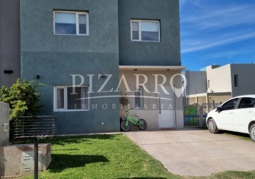 Venta Duplex 3 dorm. Barrio La Peregrina